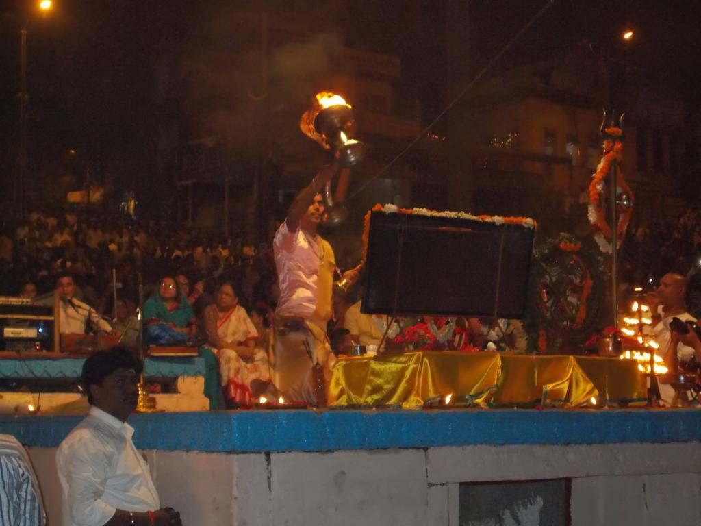 Grg Shanti Guest House Varanasi Near Manikarnika Ghat Extérieur photo